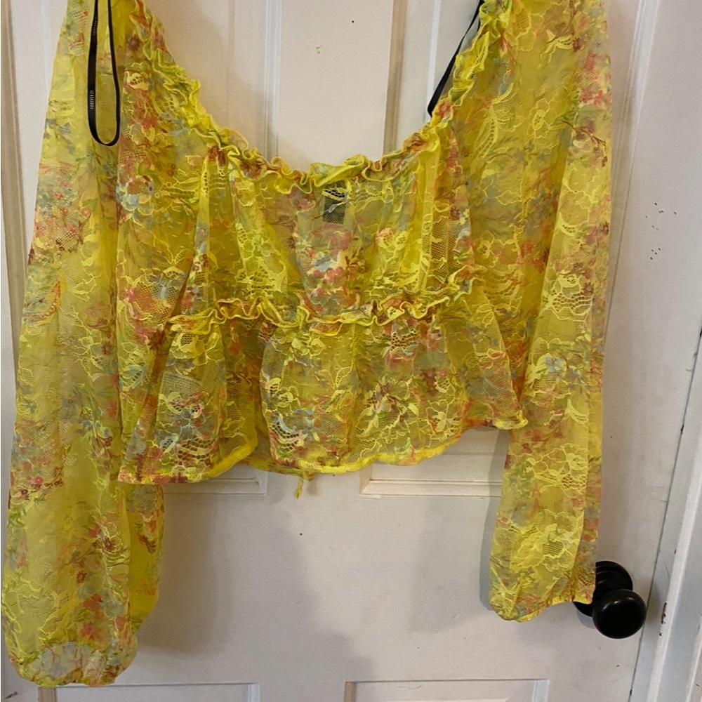 Brand new pretty Forever21 crop top. Never got a chance to wear it.